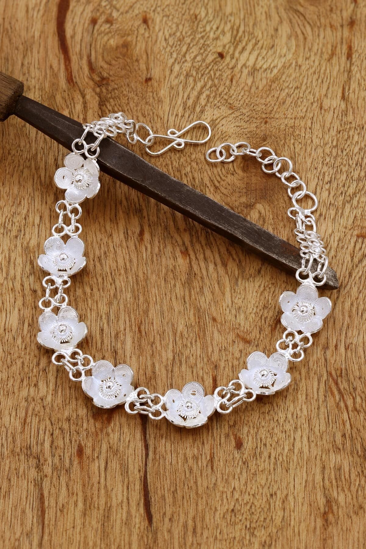 Papatya Modeli Telkari İşlemeli Gümüş Bileklik 247