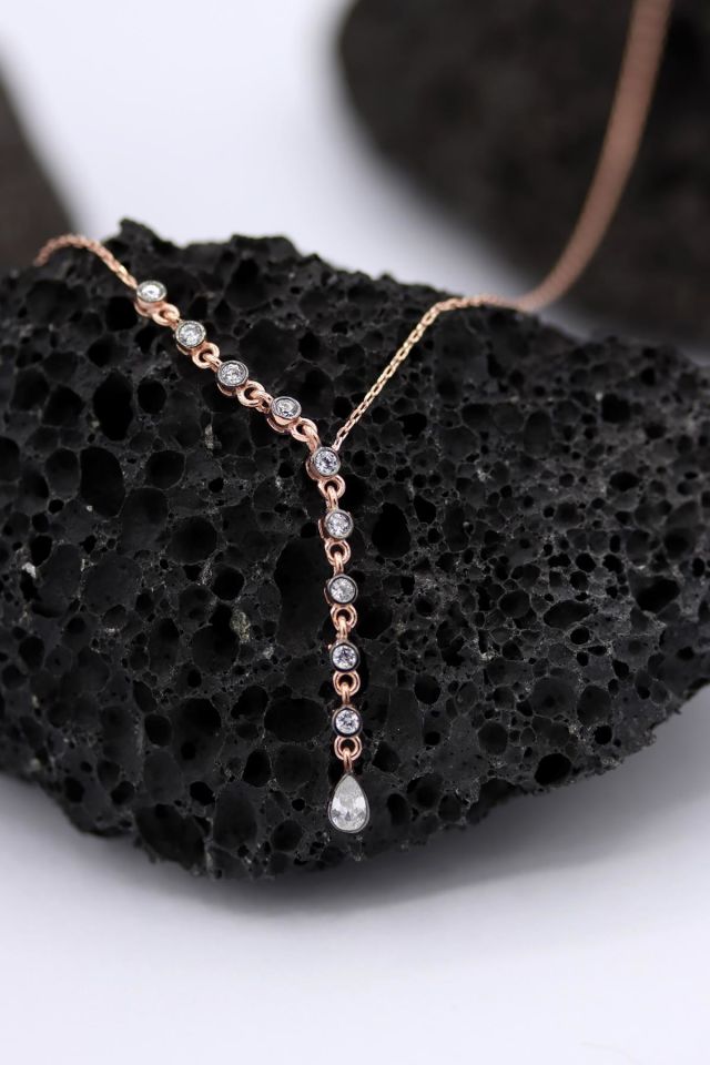 Damla Modeli Sıralı Zirkon Taşlı Roz Gümüş Kolye 191