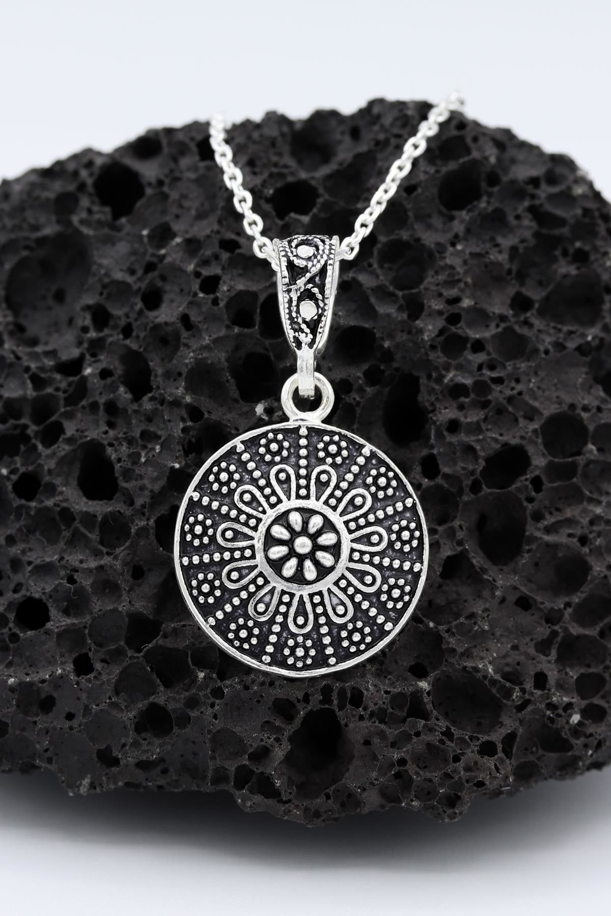 İşlemeli Mardin Hasırı Gümüş Kolye 002