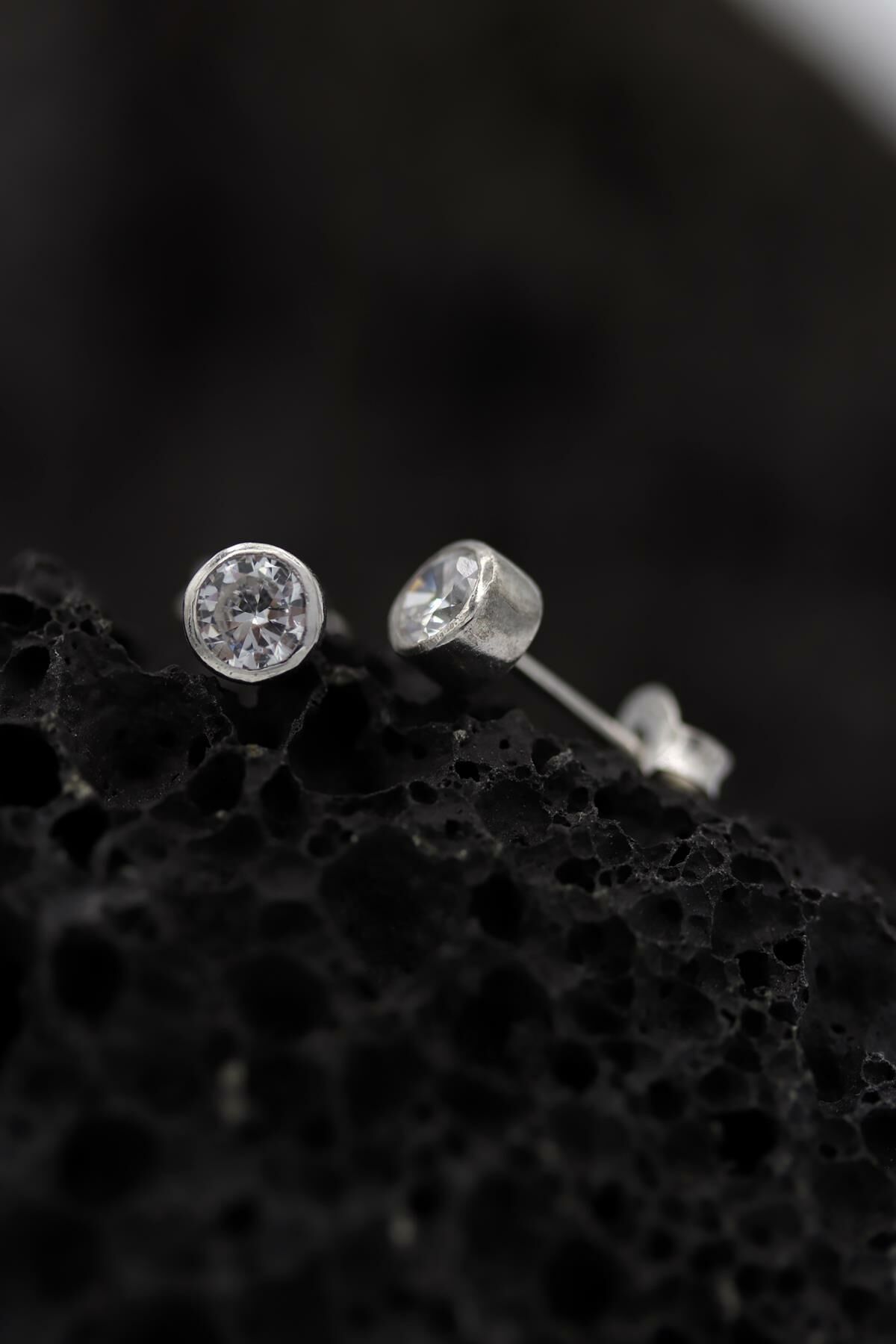 5 mm Zirkon Tek Taş Mini Gümüş Küpe 160