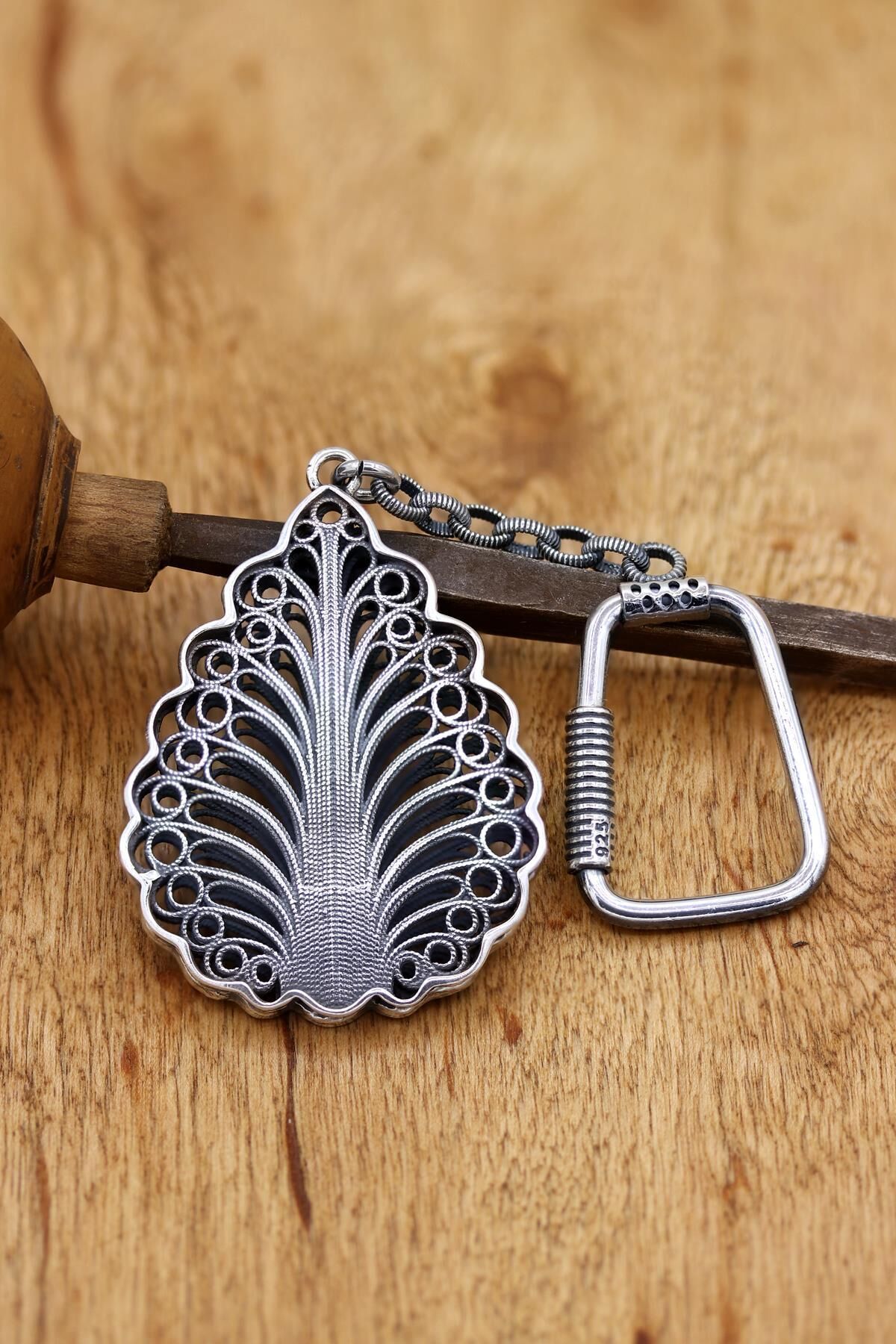 Telkari İşlemeli Damla Modeli Gümüş Anahtarlık 055