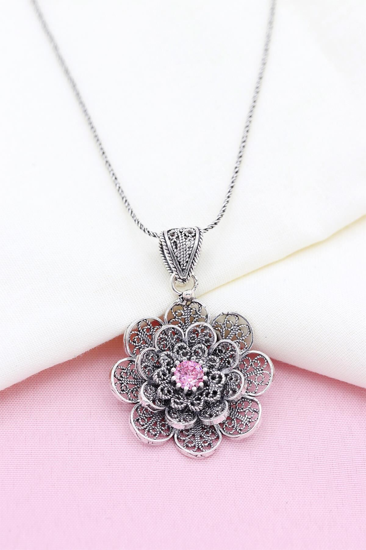 Pembe Kuvars Taşlı Papatya Modeli Telkari İşlemeli Gümüş Kolye 549