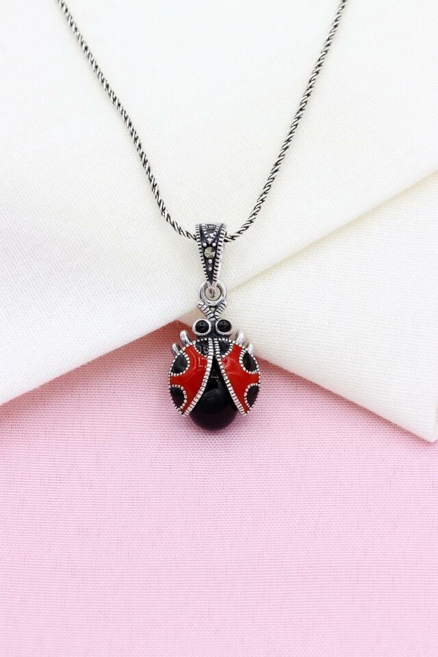 Mine İşlemeli Uğur Böceği Markazit Gümüş Kolye 143