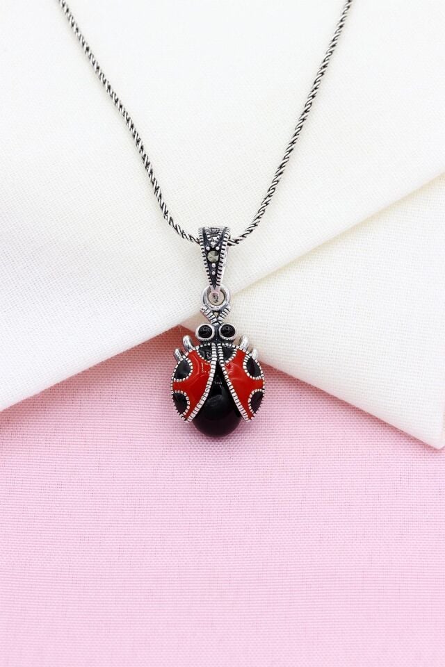 Mine İşlemeli Uğur Böceği Markazit Gümüş Kolye 143