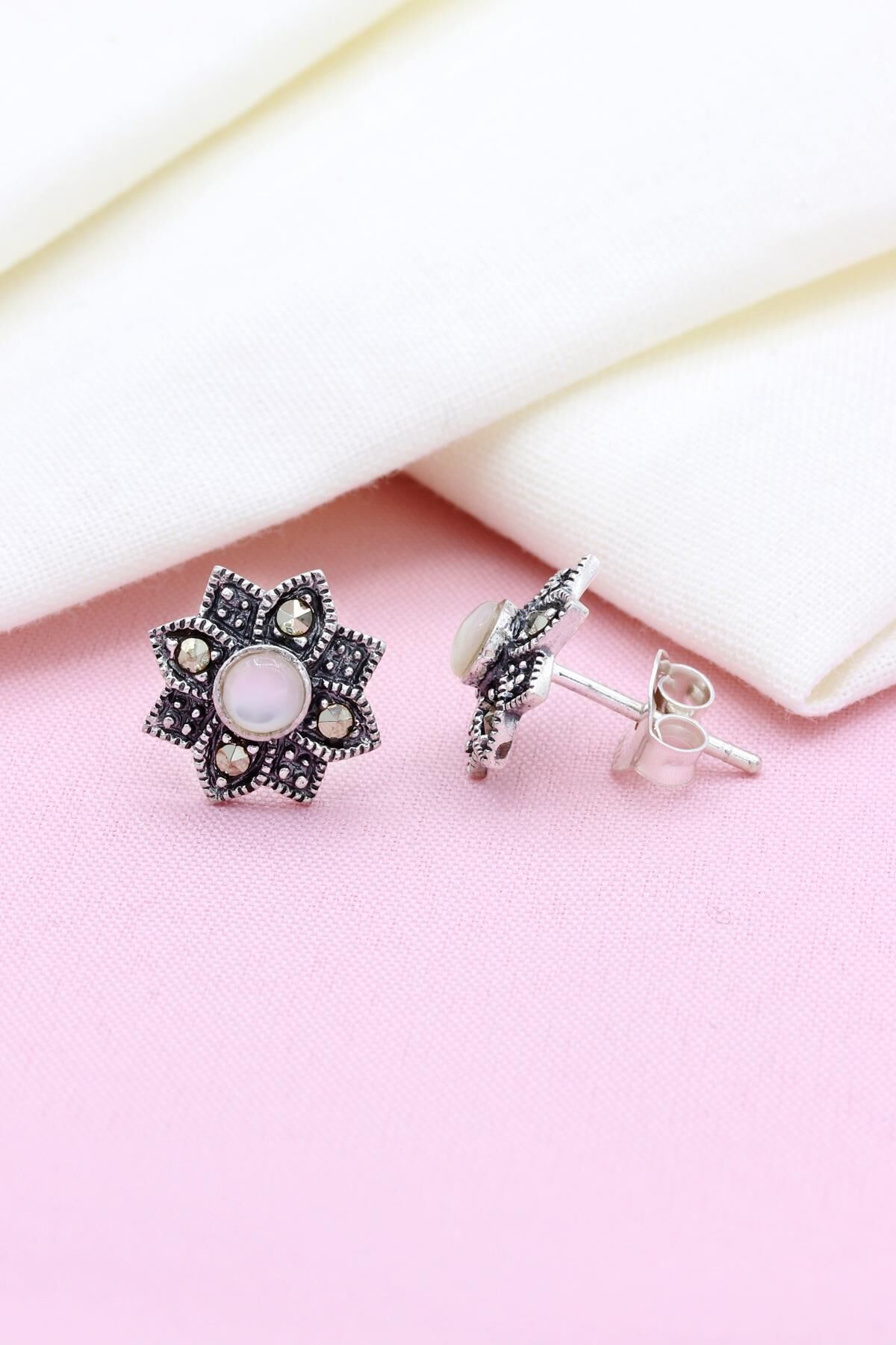 Yıldız Modeli Sedef Taşlı Markazit Gümüş Küpe 166