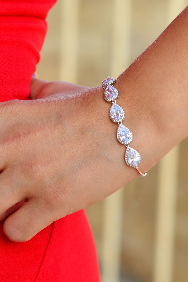 Beyaz Zirkon Taşlı Damla Modeli Gümüş Bileklik 117