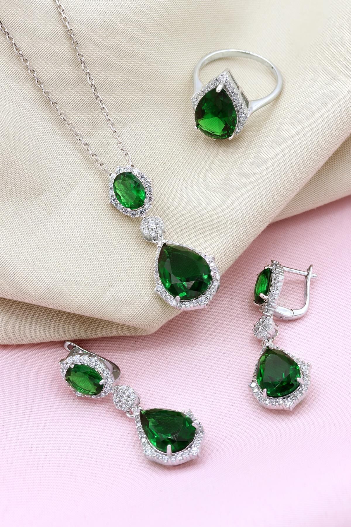Zümrüt Taşlı Damla Modeli Gümüş Set 055